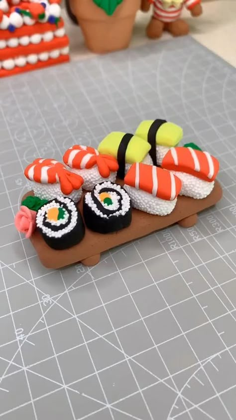 Shrimp Polymer Clay, Super Soft Clay Ideas, Fimo Ideas For Kids, Clay Ideas Food, Clay Food Easy, Mini Foods Clay, Clay Modeling Ideas, Cute Mini Crafts, Polymer Clay Sushi