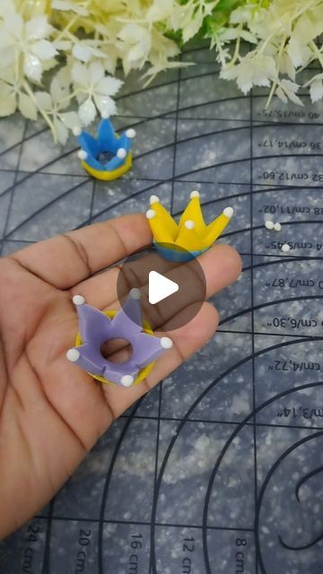 Fondant Crown Tutorial, Make Crown, Crown Cupcakes, Fondant Art, Homemade Bakery, Cookies Cupcake, Mini Crown, Buttercream Cupcakes, Baking Cookies