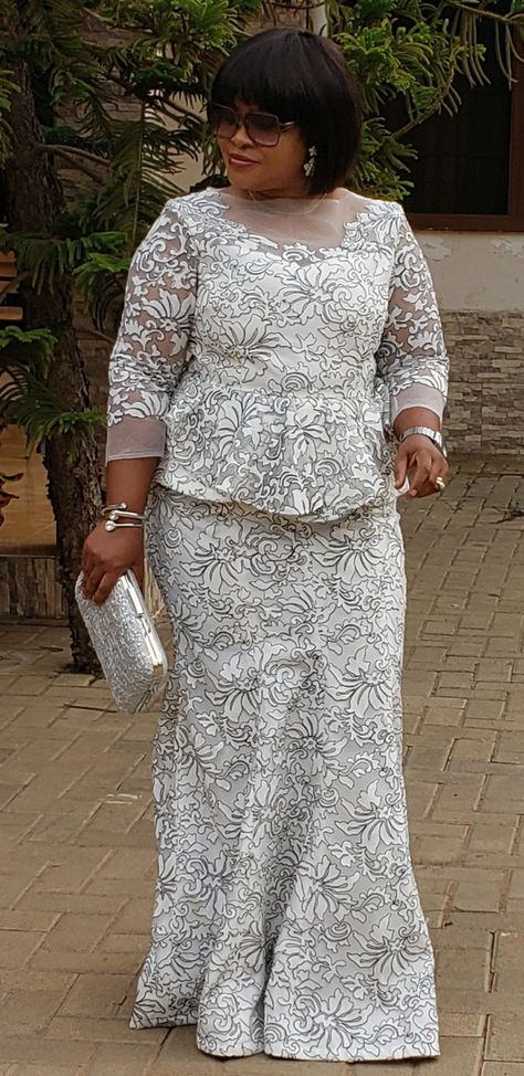 White Cord Lace Gown Styles, Africa Lace Dress Styles, Cord Lace Gown Styles Nigerian, Lace Styles For Women, Cord Lace Gown Styles, Lace Gown Styles Nigerian, Classy White Dress, Lace Dress Classy, Chic Outfits Classy