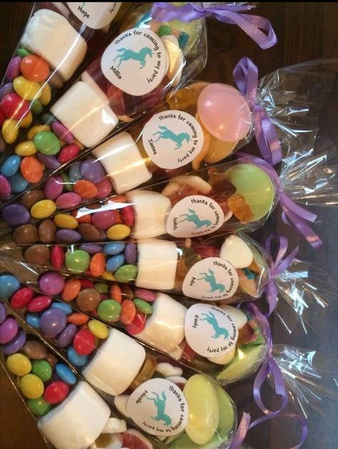 Makanan Rendah Kalori, Candy Kabobs, Candy Land Birthday Party, Candy Cone, Candy Birthday Party, Candyland Birthday, Sweet Cones, Crafts Easter, Diy Decor Ideas