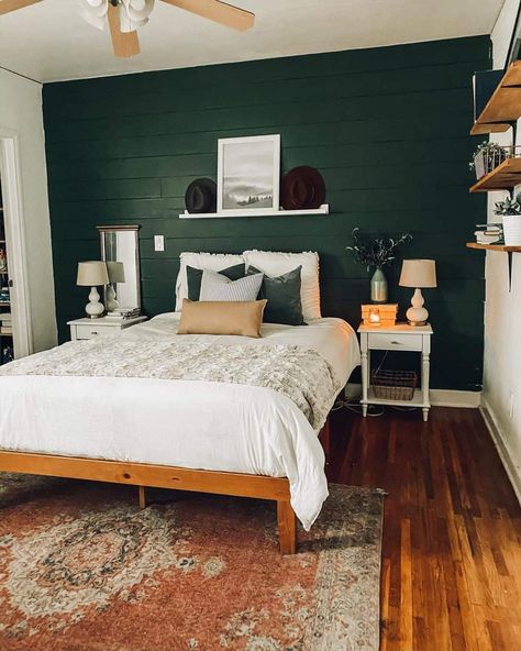 Emerald Green Bedrooms, Light Green Bedrooms, Green And White Bedroom, Green Bedroom Walls, Green Bedroom Ideas, Green Bedroom Decor, Green Accent Walls, Sage Green Bedroom, Bedroom Wall Colors