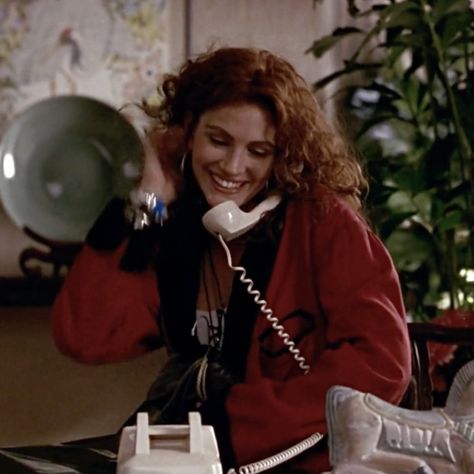 Vivian Ward Aesthetic, Juli Roberts 90s, Pretty Woman Aesthetic Movie, 80s Woman Aesthetic, Julia Roberts Pretty Woman Outfits, Pretty Woman 1990, Julia Roberts Style 90s Pretty Woman, Julia Roberts Red Hair, Pretty Women Outfits Movie