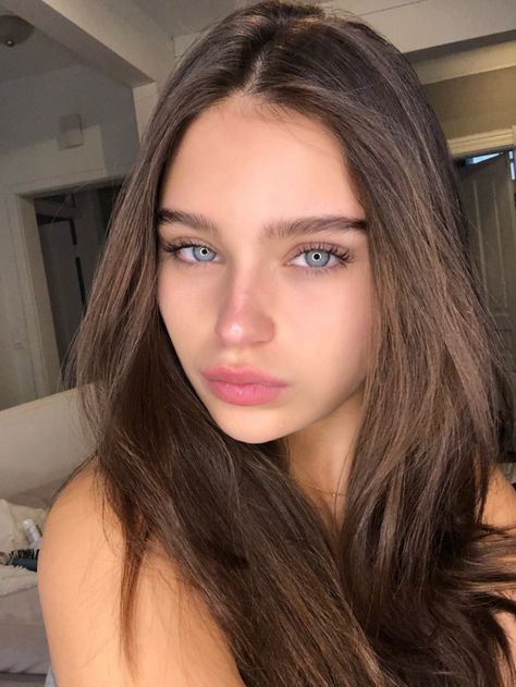 VSCO - sophiknight Brown Hair And Blue Eyes, Brown Hair Blue Eyes, Brunette Girl, Beauty Face, Beautiful Eyes, Pretty Face, Blue Hair, Aesthetic Girl, Hair Trends