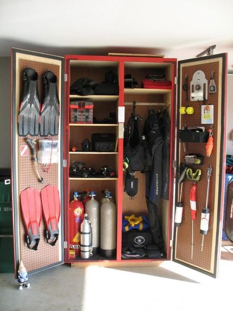 Outdoor Gear Storage, Gear Drawing, Scuba Diving Quotes, Gear Room, Scuba Diving Photography, Diver Down, Garage Atelier, Gear Storage, Dive Computers