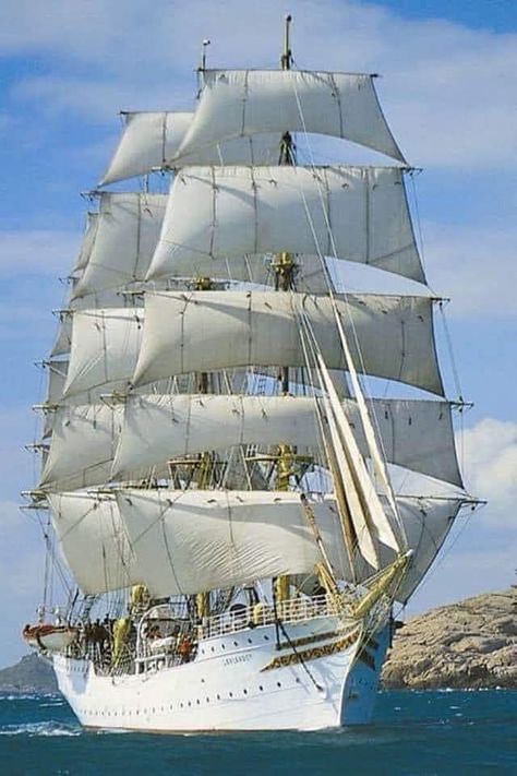 Tall Ships | Sørlandet is a Norwegian heritage tall ship and one of very few full-rigged ships in the world Sailing Photography, Book Men, Sailboat Yacht, Navi A Vela, Old Sailing Ships, Boat Sailing, Clipper Ship, Sailing Vessel, Ship Paintings