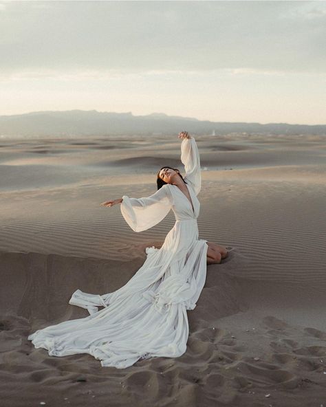 Desert Fashion Editorial, Beach Dress Photoshoot, Desert Editorial, Desert Lily, Beach Editorial, Desert Photoshoot, Debut Ideas, Dubai Desert Safari, Spain Wedding