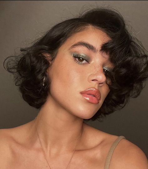 Tashi Rodriguez, Hairstyle Curly, Portrait Inspiration, Photography Women, Insta Photo Ideas, Hair Dos, Mode Fashion, Fashion Outfit, Beauty Secrets