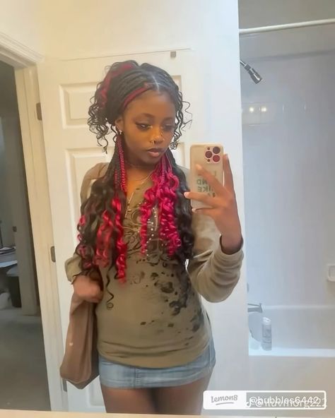 Braid Styles For Light Skin, Clairecore Clothes, Pink Layered Braids, Black N Pink Braids, Draculaura Box Braids, Braid Ideas With Color, Y2k Knotless Braids Styles, Protective Hairstyles Braids With Beads, Unfinished Braids Hairstyles