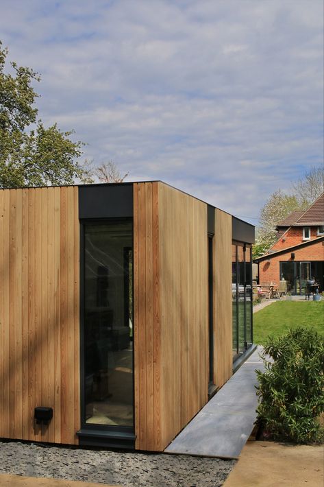 Luxuriously contemporary garden room design Garden Room Design, Contemporary Garden Rooms, Garden Offices, Exterior Wall Cladding, Micro House, Luxury Garden, Casa Container, Timber Cladding, Garden Rooms