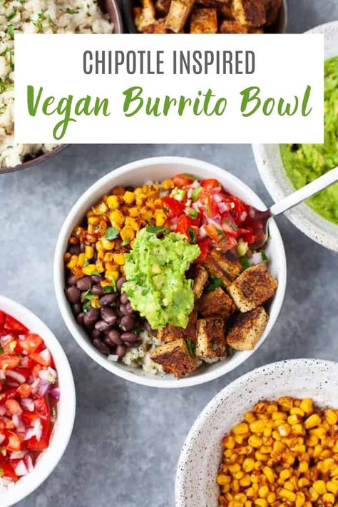 A Chipotle inspired vegan burrito bowl that's bursting with spices and flavor and is more delicious (and easier on the wallet!) than take-out! This Mexican bowl is easy to make, plus it's vegan and healthy. Make this one for Cinco de Mayo or any Taco Tuesday! Vegan Burrito Bowl, Burrito Bowl Recipe, Vegan Chipotle, Burrito Bowls Recipe, Vegan Burrito, Fluffy Rice, Vegan Mexican Recipes, Diner Recept, Vegan Lunches