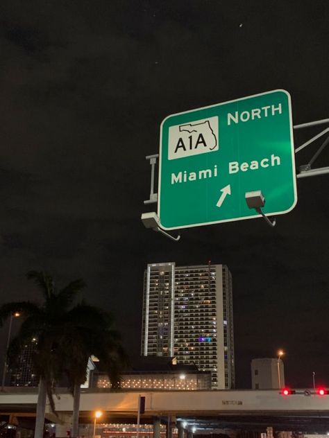 Miami Beach Night Aesthetic, Miami Sign Aesthetic, Miami Aesthetic Food, Miami Nights Aesthetic, Traveling Vision Board Pictures, Move To Miami, Miami Travel Aesthetic, Baddie Summer Aesthetic, Yacht In Miami