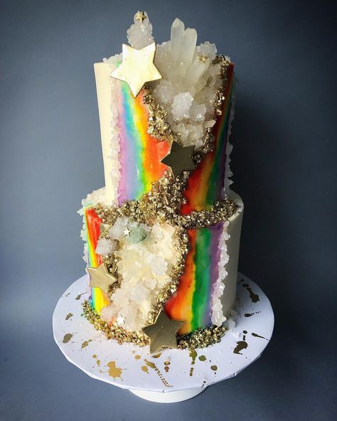 Hive Bakery on Instagram: “Rainbow Geodes ✨🌈✨ #ROYGBIV” Geode Wedding Cake, Geode Cakes, Rainbow Geode, Geode Cake Wedding, Bday Stuff, Rainbow Cakes, 5th Birthday Cake, 13 Birthday Cake, Geode Wedding