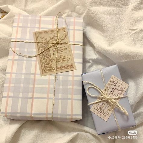 Coquette Gift Wrapping, Kado Aestethic, Cute Wrapping Ideas, Aesthetic Gift Wrapping, Diy Gift Wrap Ideas, Gift Wrap Ideas, Wrapping Inspiration, Gift Wrapping Inspiration, Gifts Wrapping Diy