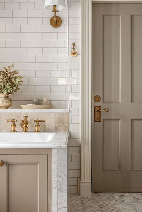 25 Vintage Bathroom Designs You’ll Fall In Love With Traditional Bathroom Fixtures, Girly Vintage Bathroom, Heritage Style Bathroom, Bathroom Ideas Old Style, Historic Bathroom Ideas, Wood Trim Bathroom Ideas, Antique Cottage Bathroom, Grandmillenial Bathroom Ideas, Bathroom With Low Ceiling