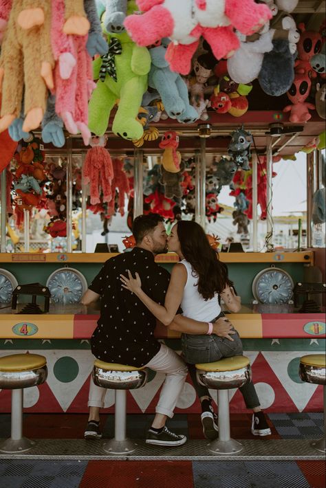 State Fair Family Photoshoot, Family Photos At The Fair, Carnival Photoshoot Couple, Fair Engagement Pictures, Carnival Engagement Photos, Fair Family Photoshoot, Fair Photoshoot Couple, Fair Couples Photoshoot, Funfair Wedding