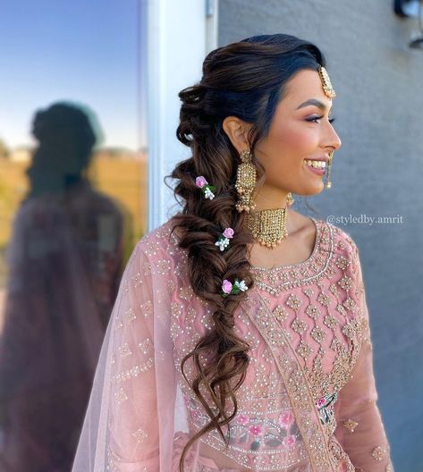 Henna & Hair Artist YYC on Instagram: “Would you rock this beautiful braid for your Sangeet look? 💕 🥻: @reenafabric 💍: @deepalifashions 💄: @mariam_akbar 💇🏻‍♀️: @styledby.amrit…” Sangeet Look, Side Plait, Henna Hair, Hair Artist, Beautiful Braids, Artistic Hair, You Rock, Wedding Hairstyles, Henna