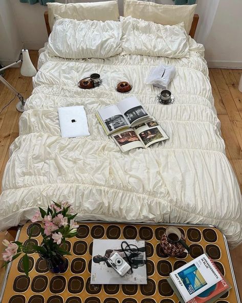 sunday intinery: choose your fighter Top Bedroom Ideas, Summer Date Night Outfit, Choose Your Fighter, Best Bed Sheets, Scary Clown, Fashion Bella, Uni Room, Best Bed, Apartment Tour