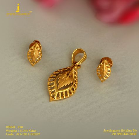 Gold 916 Premium Design Get in touch with us on +919904443030 Gold Lockets Indian Pendants, Gold Sparkle Wedding, Trendy Wedding Rings, Spring Jewelry Trends, Gold Bar Earrings Studs, Rings Sets, Neck Pieces Jewelry, Gold Jewelry Outfits, Gold Earrings Models