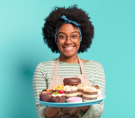 Young pretty afro woman baker with cakes | Premium Photo #Freepik #photo #confectioner #cake-chef #pastry-chef #baking-cake Pastry Chef Photography, Baker Photoshoot Ideas, Baker Headshots, Chef Poses, Baker Photoshoot, Bakery Images, Bakery Pictures, People Baking, Bakery Photoshoot