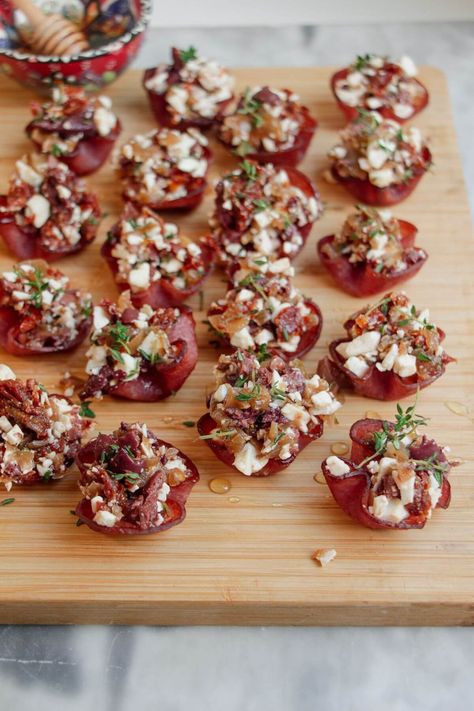 Only 20 minutes stand between you and a platter of crispy, super-loaded salami bites. Pop salami slices into a mini muffin tin, mix a quick filling using classic antipasti ingredients I bet you already have, then fill and drizzle with honey. An easy, impressive appetizer guaranteed to be a crowd-pleaser. Salami Bites, Ricotta Rolls, Crispy Rice Salad, Meatball Dishes, Bread Dipping Oil, Fancy Foods, Impressive Appetizers, Chilli Jam, Satisfying Salads