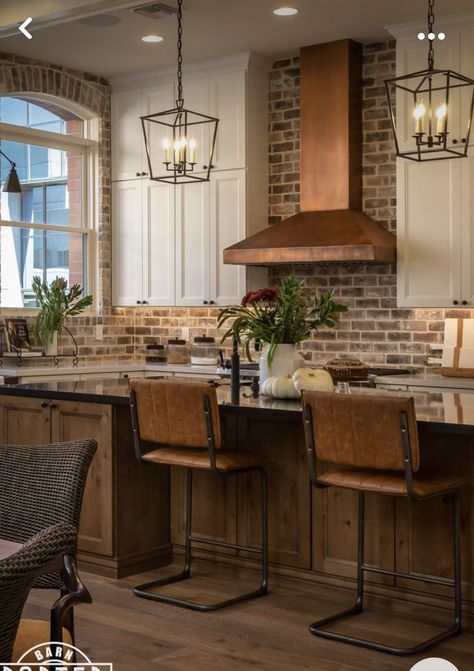 Southwest Kitchen, Copper Kitchen Backsplash, Vintage Living Room Decor, Boho Style Room, Kitchen Hood Design, Brick Backsplash Kitchen, Copper Hood, Copper Range, Copper Range Hood