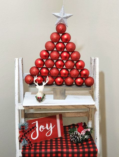 Christmas Ornament Tree On Wood, Dyi Ornament Tree, Tree Made Out Of Ornaments, Diy Ornament Tree Display, Christmas Tree Made Out Of Ornaments, Crafts With Ornament Balls, Christmas Tree Made From Ornaments, Christmas Tree Made Of Ornaments, Diy Christmas Ornament Tree