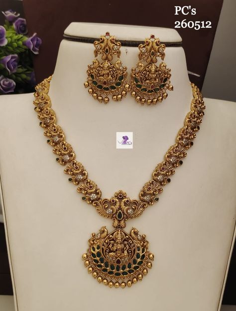 Mini Haram, Pretty Gold Necklaces, Indian Gold Necklace Designs, Gold Jewelry Prom, Simple Necklace Designs, Haram Designs, Wedding Jewelry Sets Bridal Jewellery, Bridal Necklace Designs, Gold Jewels Design