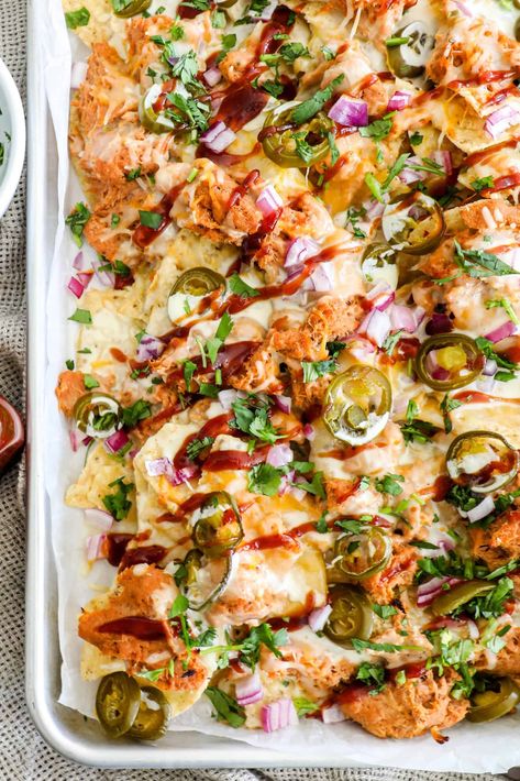 BBQ Chicken Nachos - lunch #lunch #maindishes Bbq Chicken Nachos, Chicken Nachos Recipe, Nachos Recipe Easy, Barbeque Chicken, Dinner Choices, Spanish Recipes, Chicken Nachos, Family Friendly Dinners, Nachos Recipe