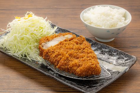 Kyoto Food, Pork Cutlet, Tokyo Restaurant, Pork Cutlets, Pork Meat, Fast Food Chains, Japanese Dishes, Fried Pork, Fast Food Restaurant