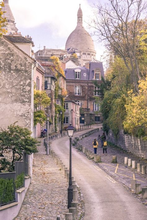 Montmartre Photo Diary: Photos and where to find the best spots in Montmartre, Paris, France (18e arrondissement of Paris) Paris In March, 5 Days In Paris, Streets In Paris, Paris In Spring, Paris Itinerary, Best Vacation Destinations, Feeling Nostalgic, Paris Travel Tips, Montmartre Paris