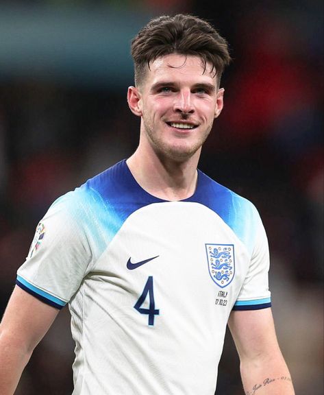 Declan Rice Haircut, Fit Footballers, England Football Players, Declan Rice, England National Team, Soccer Boyfriend, England Players, Football Boyfriend, England National