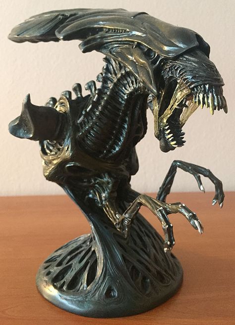 Alien Queen Art, Hr Giger Alien, Xenomorph Queen, Giger Alien, Giger Art, Alien 1979, Alien Aesthetic, Alien Queen, Bust Statue