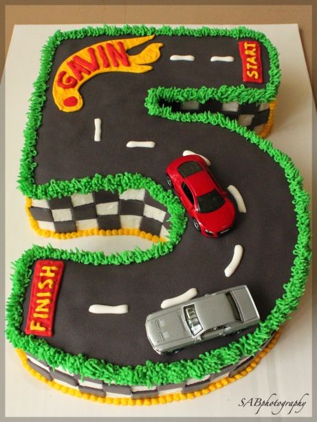 Hot Wheels Birthday cake Hot Wheels Cake, Wheel Cake, Hotwheels Birthday Party, Cars Birthday Cake, Hot Wheels Party, Hot Wheels Birthday, Race Car Birthday Party, Race Car Birthday, Car Birthday