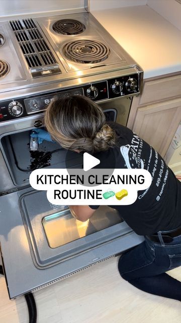 Kellsie Zapata | Cleaning Tutorials & Motivation on Instagram: "A few days ago, I posted a video showing you the cleaning supplies I packed for a kitchen cleaning. Now let me show you how I use all of these products. First, I start with my @glovesinabottleusa . This hand-shielding lotion provides constant protection to my hands, even though I’m touching various cleaning chemicals and getting my hands wet a lot. Then, I spray the oven with the blue can of Easy Off. I move on to the dishwasher. I Clean With Me Videos, Cleaning Motivation Videos, Clean The Oven, Scrub Mommy, Microfiber Duster, Cleaning Videos, Cleaning Motivation, Organizing Hacks, Cleaning Tricks