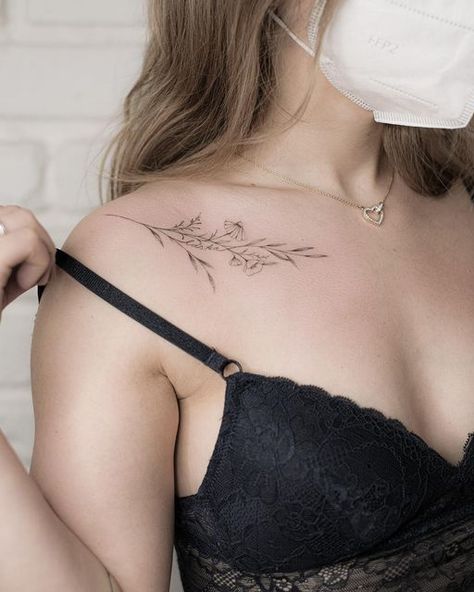 Botanical Collar Bone Tattoo, Shoulder Plant Tattoo, Shoulder Collar Bone Tattoo For Women, Front Shoulder Tattoos For Women, Clavical Tattoos Women, Unique Shoulder Tattoo, Small Crescent Moon Tattoo, Chest Tattoo Flowers, Wheat Tattoo