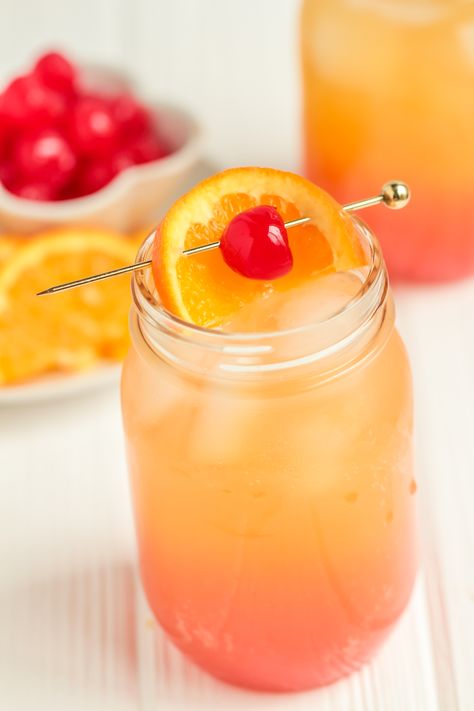 A classic Shirley Temple recipe made with lemon-lime soda, orange juice, and grenadine. Perfect fun and fancy mocktail for any party! Non Alcoholic Shirley Temple Recipe, Fancy Mocktail, Alcoholic Shirley Temple, Shirley Temple Recipe, Shirley Temple Drink, Frugal Mom, Lemon Lime Soda, Shirley Temple, Grad Parties