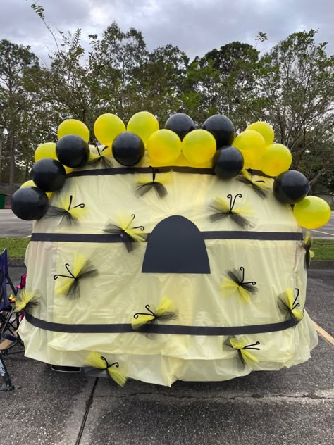 Multi Car Trunk Or Treat Ideas, Bee Themed Trunk Or Treat Ideas, Honey Bee Trunk Or Treat, Honey Trunk Or Treat, Trunk Or Treat Bug Theme, East Trunk Or Treat, Cheap Trunk Or Treat Ideas For Cars, Bee Hive Trunk Or Treat Ideas, Easter Trunk Or Treat Ideas