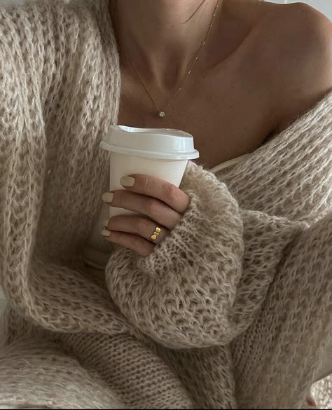 Cosy Aesthetic, Beige Outfit, Cozy Aesthetic, Classy Aesthetic, Coffee Cozy, Beige Aesthetic, Shoot Inspiration, Brown Aesthetic, Autumn Cozy