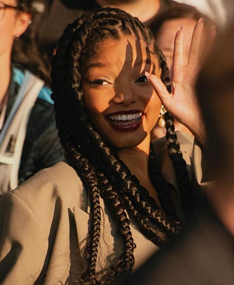 Halle Bailey Icons, Halle Bailey Aesthetic, Film Princess, Rihanna Quotes, Chloe Halle, Chloe And Halle, Pretty Hurts, Chloe X Halle, Ami Alexandre Mattiussi