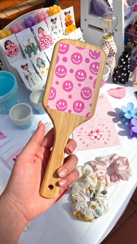 Hairbrush Paint Ideas, Wood Brush Hair, Bamboo Hairbrush Aesthetic, Bamboo Hair Brush Aesthetic, Wooden Hair Brush Painted, Bamboo Hair Brush, Girly Crafts, Painted Crafts, Bamboo Brush