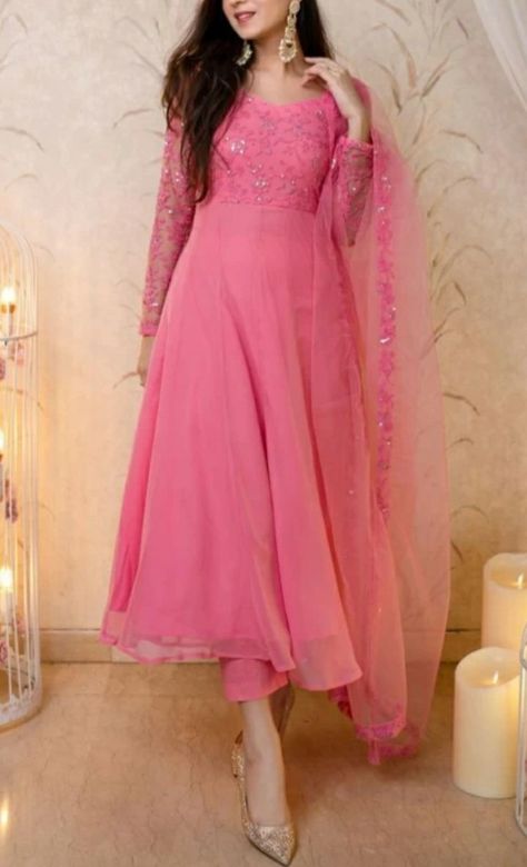 Peach Frocks For Women, Running Material Kurti Design, Net Neck Designs For Gown, Wedding Function Dresses Indian, Net Churidar Designs Ideas, Trendy Churidar Designs, Net Anarkali Dresses, Net Dress Design, Modern Filipiniana Dress