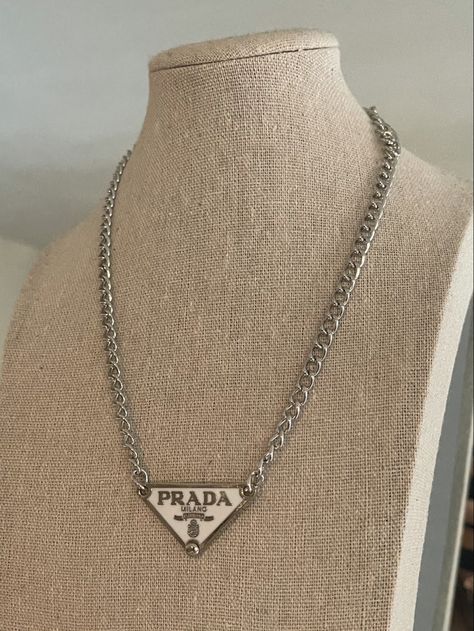 Prada White Aesthetic, Silver Prada Necklace, White Prada Necklace, Prada Necklace Aesthetic, Prada Milano Bag, Prada Necklace, Details Outfit, Prada Milano, Outfit Ideas Fashion