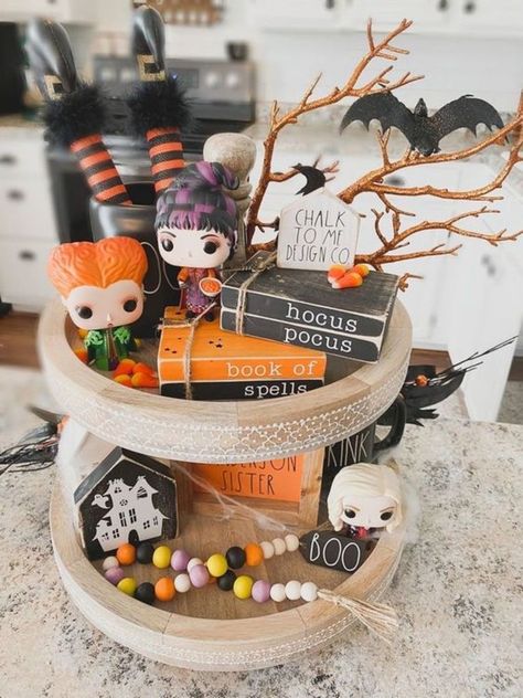 halloween-tiered-tray-ideas Hocus Pocus Party, Mini Garland, Chirstmas Decor, Hallowen Ideas, Mini Signs, Festa Harry Potter, Farmhouse Halloween, Halloween Tattoo, Sanderson Sisters