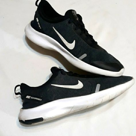 Nike flex experience 8 Women's running shoe size 9 Light As A Feather, Nike Flex, Nike Swoosh, Womens Running Shoes, Running Shoe, Nike Free, Running Shoes, Sneakers Nike, Running