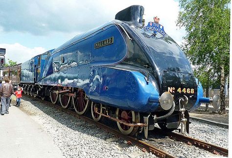 LNER A4 4-6-2 No 4468 Mallard Mallard Train, Lner A4, Steam Trains Uk, Csx Trains, Flying Scotsman, Traction Engine, Railway Posters, Train Times, Tyne And Wear