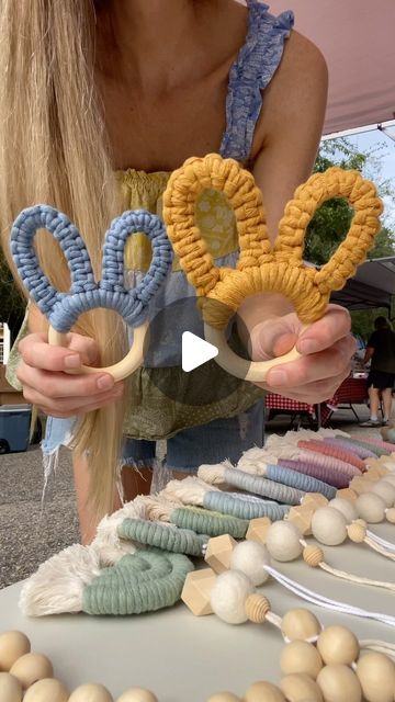 Megan | Macrame Gifts & Tutorials on Instagram: "Macrame Bunny 🐰 

#macrametutorial #macrametutorials #howto #macrame #megsmodernmacrame #shopmegsmodernmacrame #macrameshop #handmadecommunity #macramemakers #macramegift #macramebraid #braids #braidtutorial #howtomacrame #gatheringknot #beginnerknot #beginnermacrame #beginnerartist #macramemovement #fiberart #ornamentdiy #macrameornament #macramekeychain #macramecharm #fiberart #macramechristmas #relaxingtutorial #shophandmade #macramediy #macrameinstructions #macramestepbystep" Macrame Headband Tutorial, Macrame Gifts, Macrame Headband, Headband Tutorial, Braid Tutorial, Macrame Tutorial, Macrame Patterns, Macrame Diy, Ornaments Diy