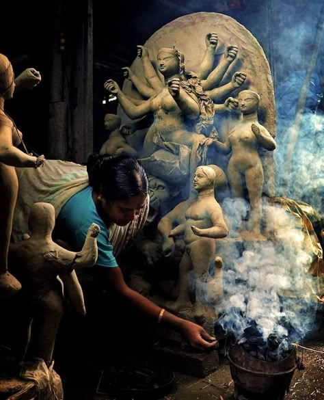 Mahalaya Pictures, Mahalaya Aesthetic, Kumartuli Durga Photography, Mahalaya Photography, Kumartuli Photography, Durga Aesthetic, Durga Puja Photography, Durga Puja Aesthetic, Ma Laxmi