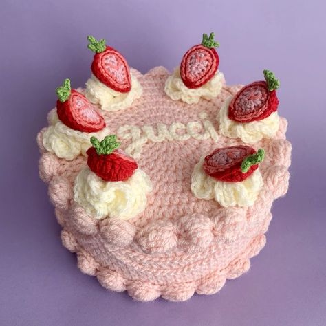 I crocheted a version of this strawberry cake for my mom's bday, and this version I made for JennyLemons.com. I love all the fluffy whipped cream and the crocheted strawberries. She's gucci cuz she's fancy. Twinkie Chan, Crochet Cake, Kandi Ideas, Colorful World, Kawaii Crochet, Crochet Food, Crochet Magazine, Crochet Fashion Patterns, Fun Crochet Projects