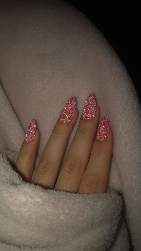 Pink Reflective Nails, Flash Effect Nails, Flash Nails Design, Pink Grunge Nails, Pink Glitter Almond Nails, Bright Pink Nails With Glitter, Pink Glittery Nails, Sparkly Pink Nails, Nail Flash