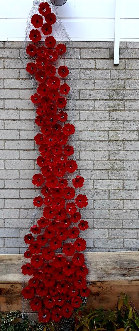 Remembrance Day Displays, Poppy Flower Themed Party, Poppy Decorations Ideas, Remembrance Day Display, Poppy Display Ideas, Remembrance Craft, Poppy Garland, Poppy Installation, Memorial Day Poppies